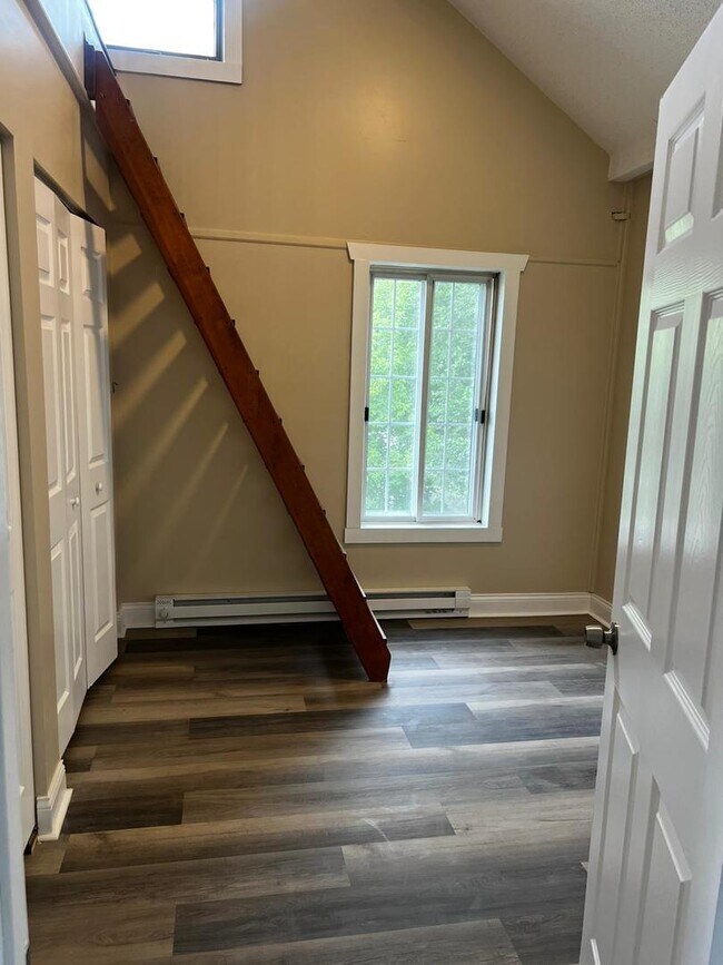 Photo - 10102 Main St