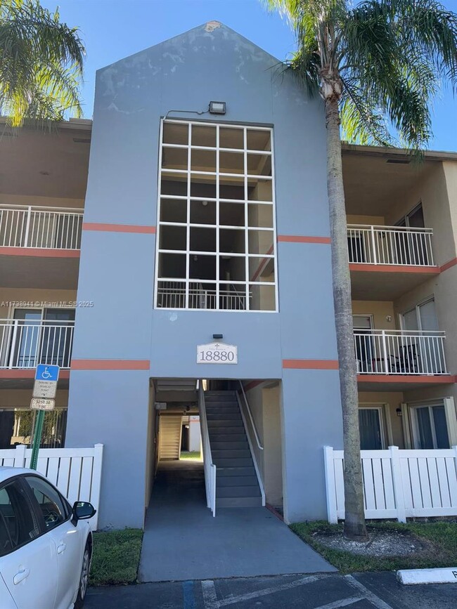 Photo - 18880 NW 57th Ave Unidad 205 Rental