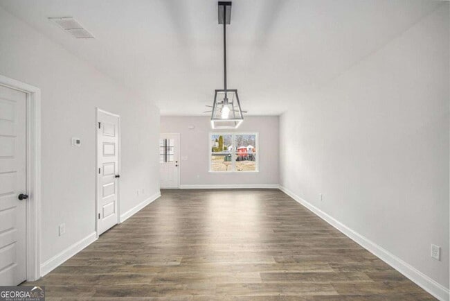 Photo - 124 Crestpoint Rd