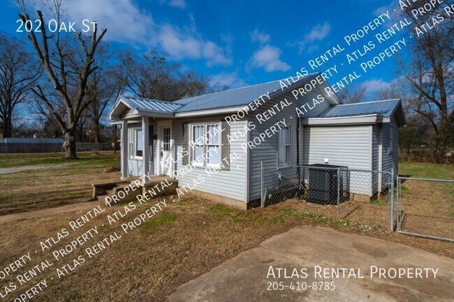 Photo - 202 Oak St