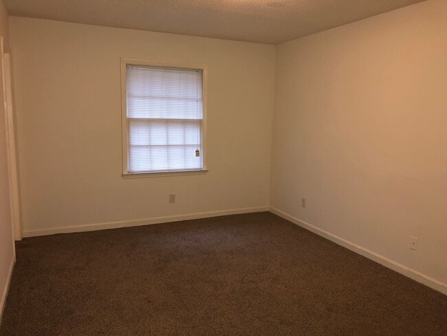 Photo - Carriage Hill Apartments Unit 157 West End St, Apt B