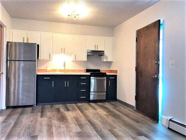 Photo - Recently Renovated 1 Bedroom in Awesome University Location! Unit 707