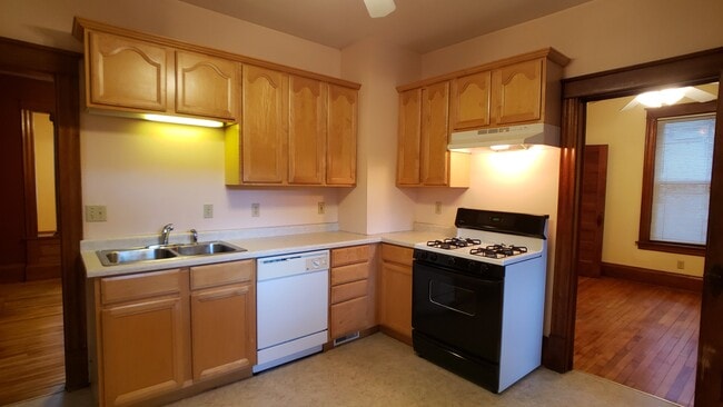 Building Photo - 2713 Delaware St SE Unit 2 Rental