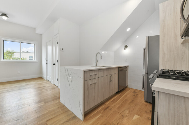Photo - 198 Maverick St Apartments Unit 3