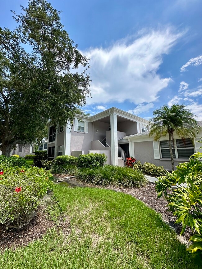 Upper Condo Unit - 5699 Sheffield Greene Cir Unit 5699