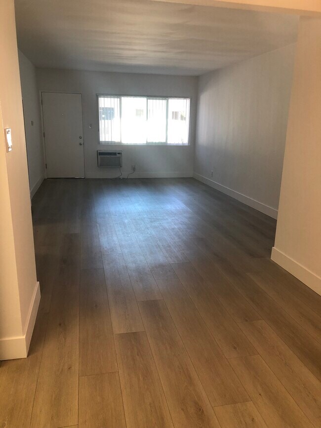 Photo - 18634 Clark St Unidad 212