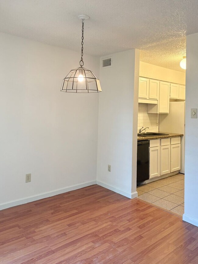Photo - 8109 Skillman St