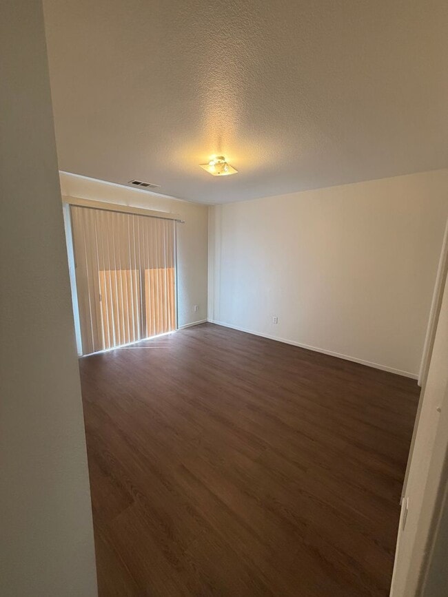 Photo - 0655 Unit 2750 Bright St