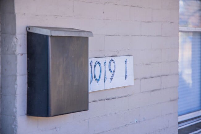 Building Photo - 1019 W Leigh St Unit Apt #1st Fl