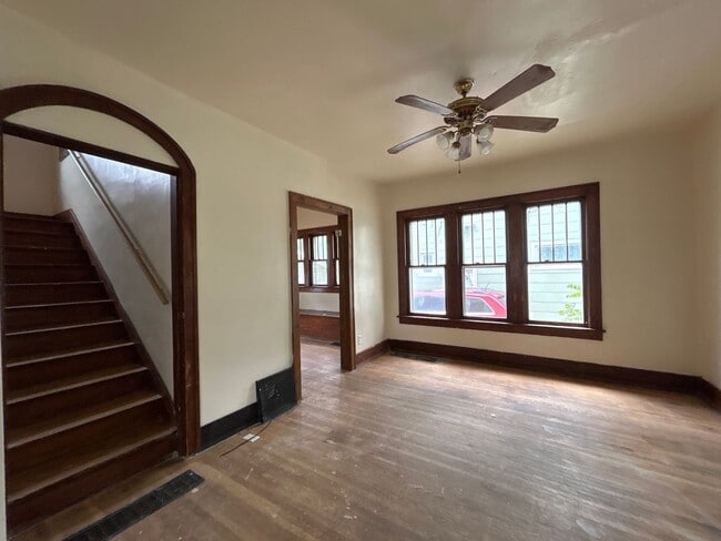 Building Photo - 1714 Roys Ave Rental