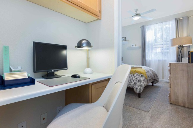 Built In Desk