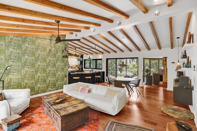 Building Photo - 1613 SW 5th Ct