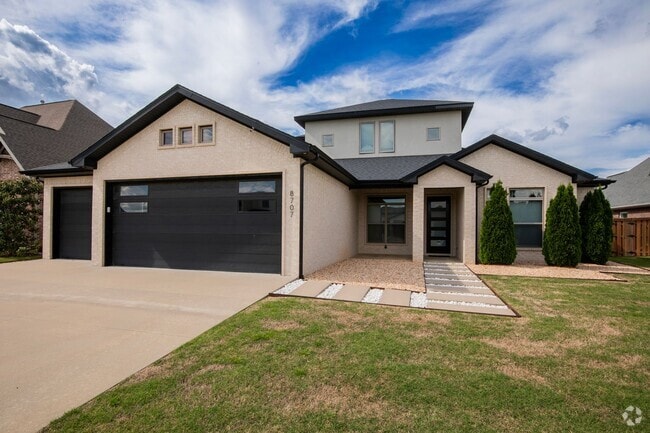 Building Photo - Stunning Home in a Private Gated Community