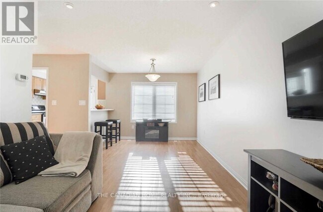Photo - 929 Deverell Pl
