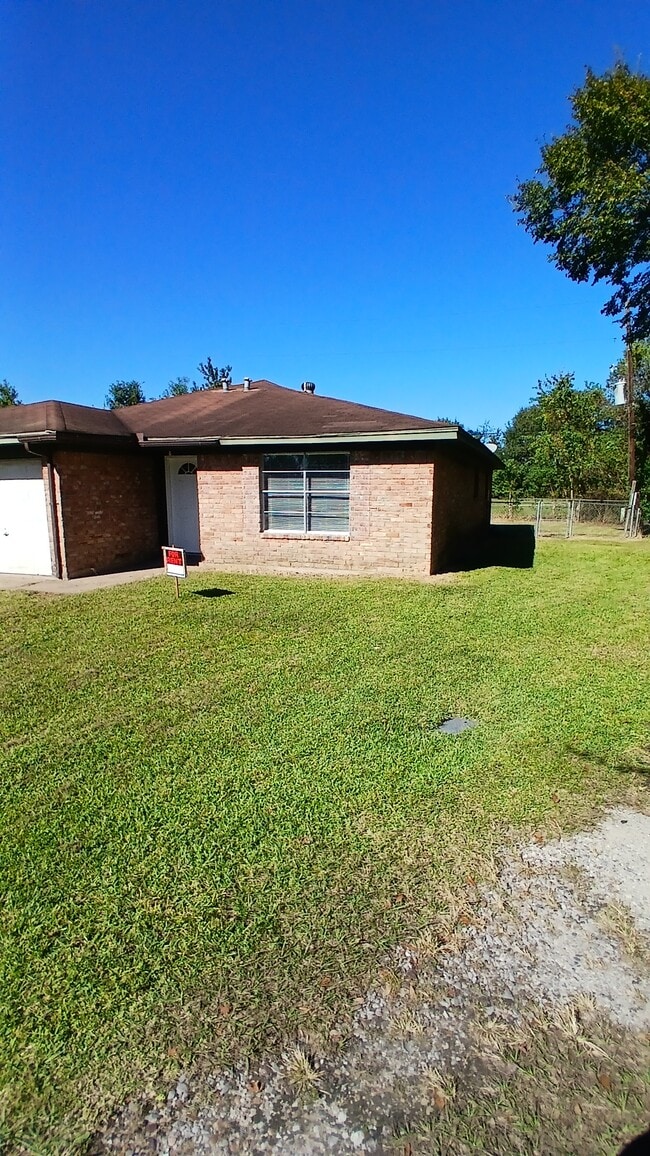 Photo - 23 Parkland Cir