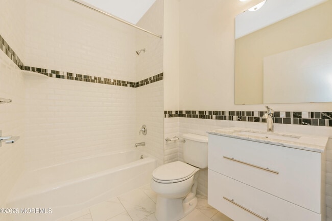Photo - 700 Bangs Ave Unit 304