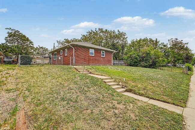 Photo - 1764 Chester St