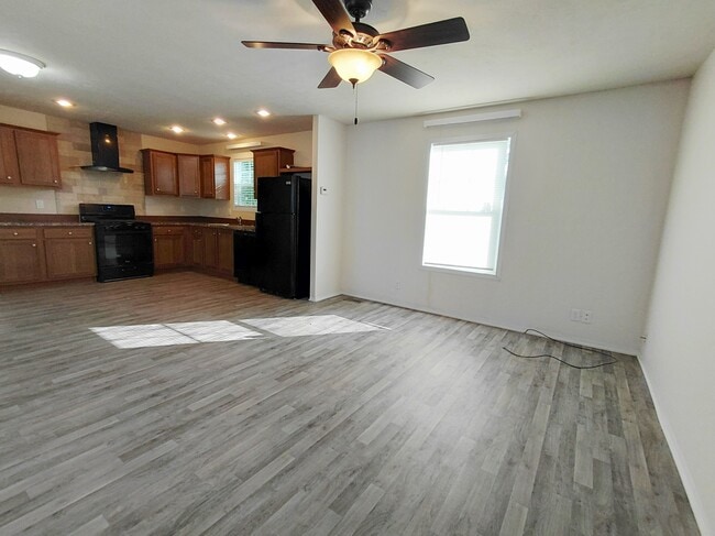 Photo - 408-22 1/2 22 1/2 St NW