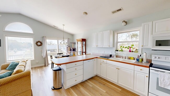 Photo - 123 Harbour View Dr