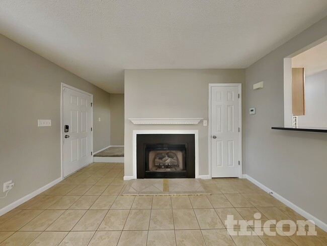 Photo - 4812 Silverdene St