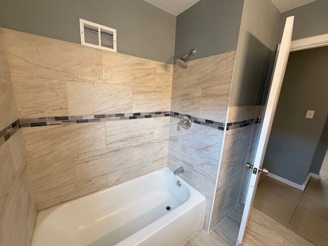 Photo - 5824 N Teutonia Ave Unit Upper