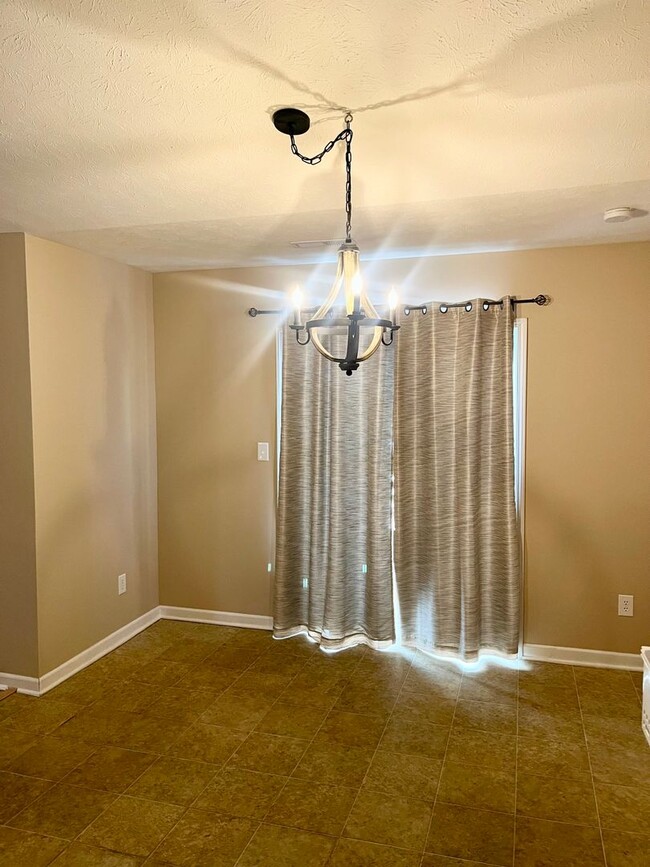 Photo - 3 Bed 2 Bath Ranch Style House with Fenced Backyard