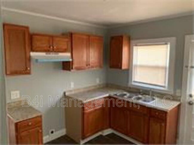 Photo - 1108 Mable St SW