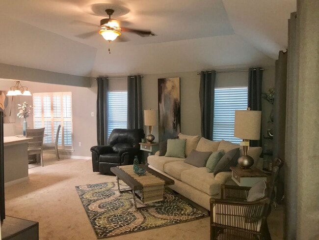 36 Hollycrest Blvd