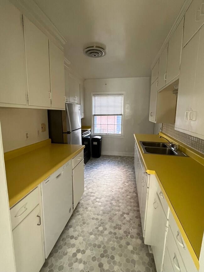 Photo - 934 8th Ave SW