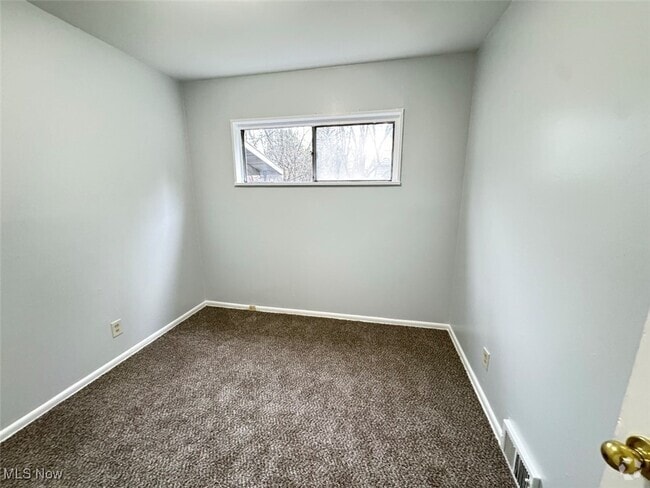 Building Photo - 866 Warrington Rd Rental
