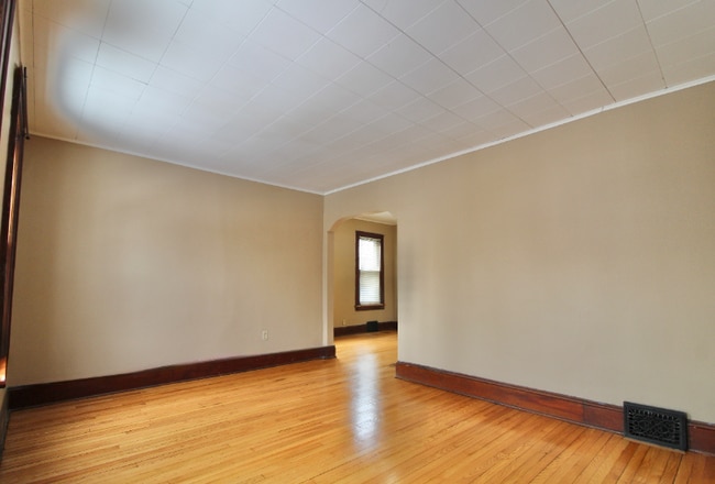 Photo - 2933 N Newhall St Unidad B