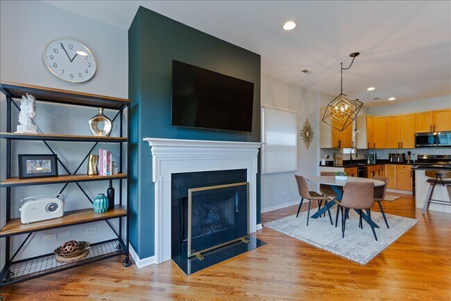 Photo - 7028 N Ridge Blvd