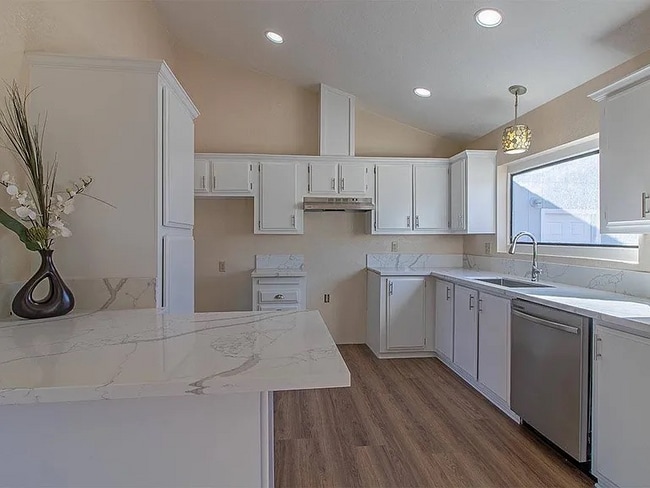 Photo - 426 Waterbrook Dr