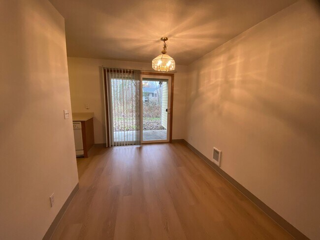4257 Wintergreen Cir Unit 103