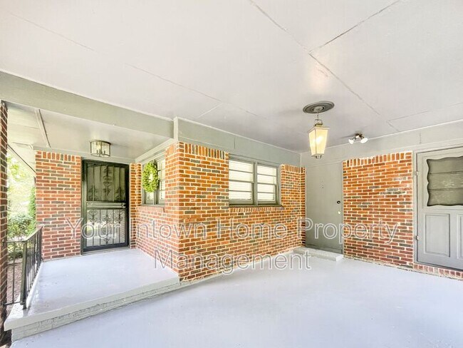 Photo - 1597 Stanford Way