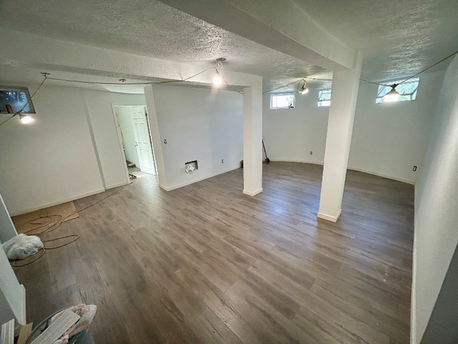 Building Photo - 915 S Main St Unit 915 S Main St Basement 1 Rental