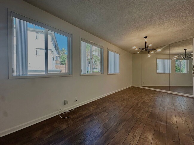 Photo - 1830 N La Brea Ave