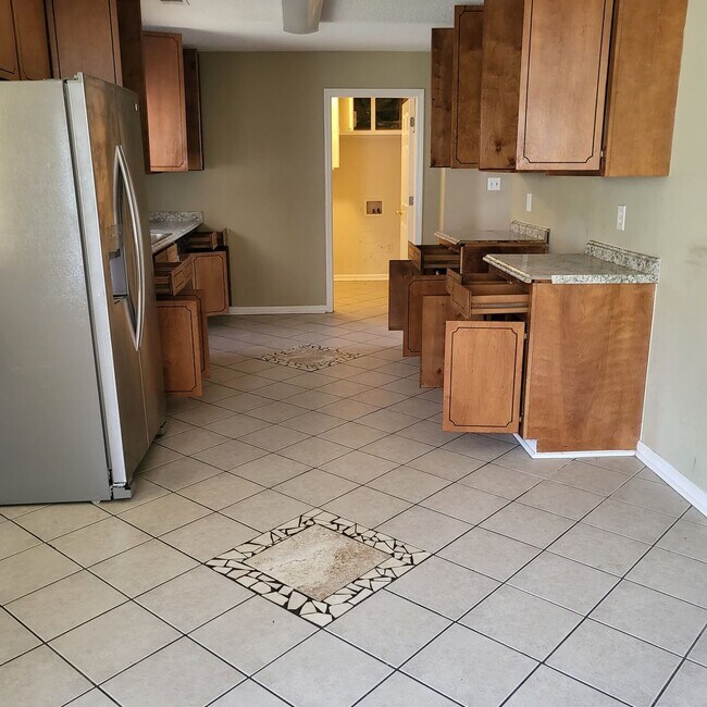 Photo - 726 Macey St