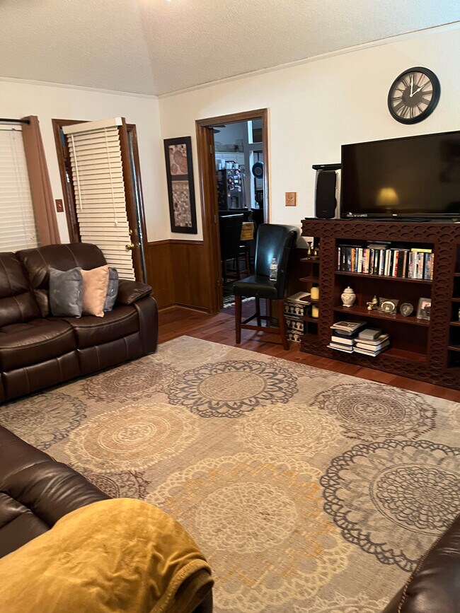 Barclay Den - 1504 Barclay Dr