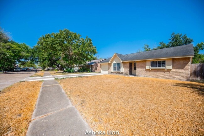 Photo - Superfantastic Tile 4 Bedroom House with Huge Yard
