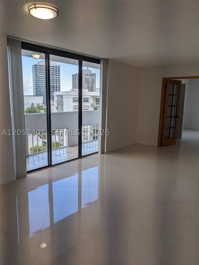 6830 Indian Creek Dr Unit 8A