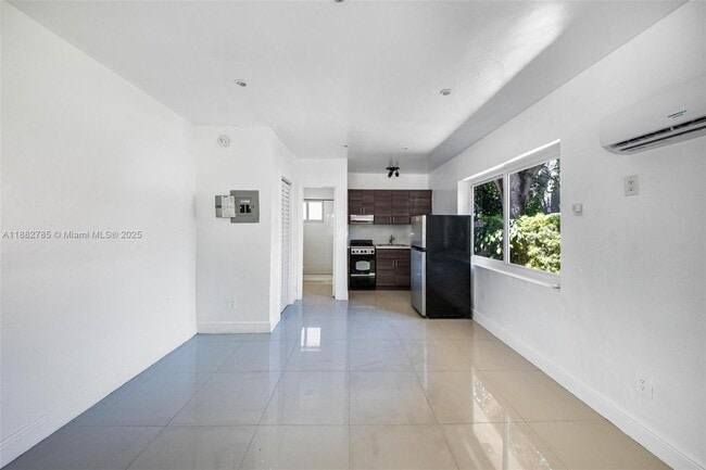 Photo - 551 NE 61st St Unidad 5