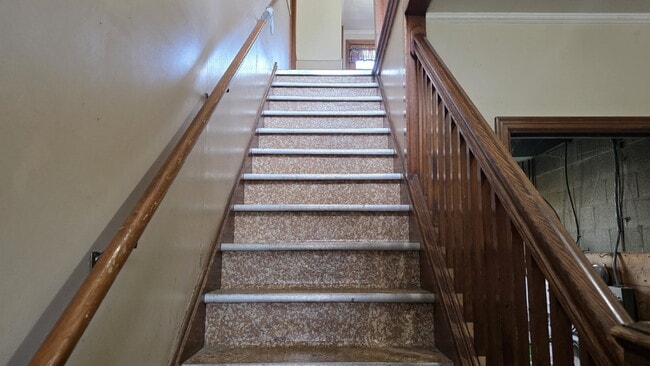 Photo - Large 2 Bedroom Upper Apartment in Menasha WI Unit 4