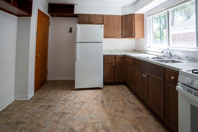 Photo - 2631 Woodside St