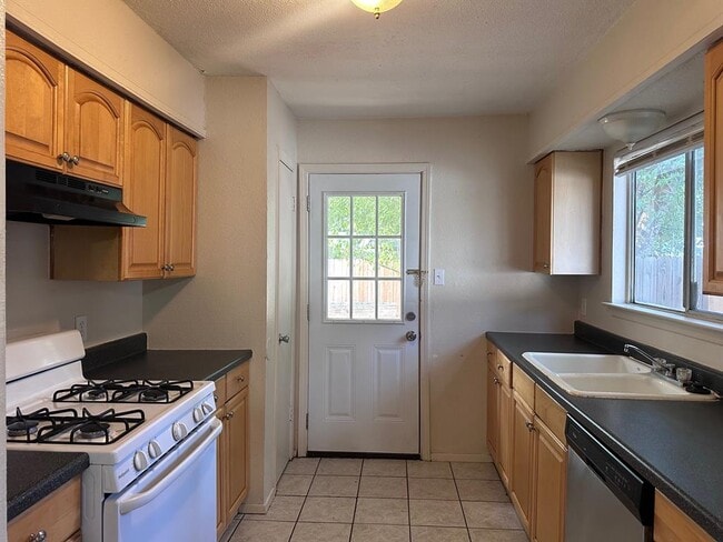 Photo - 410 Linden St