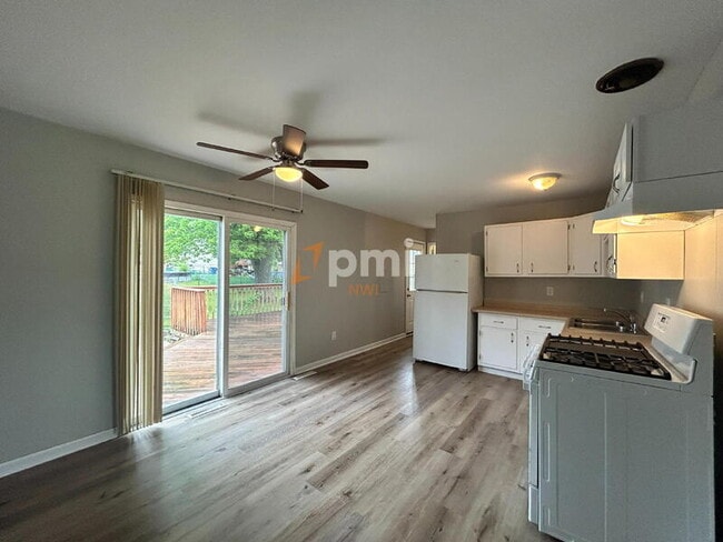 Photo - 7724 Mount St