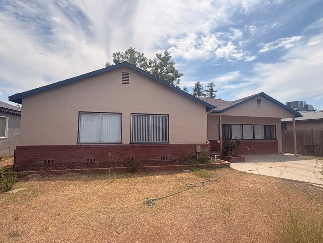 Photo - 1433 E Sequoia Ave