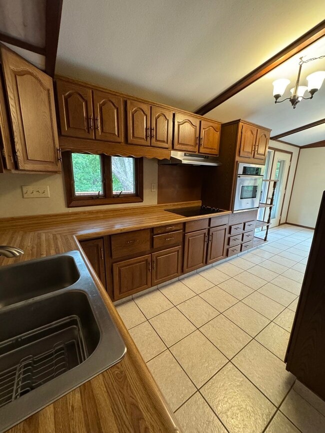 Photo - 7705 E Rockton Rd
