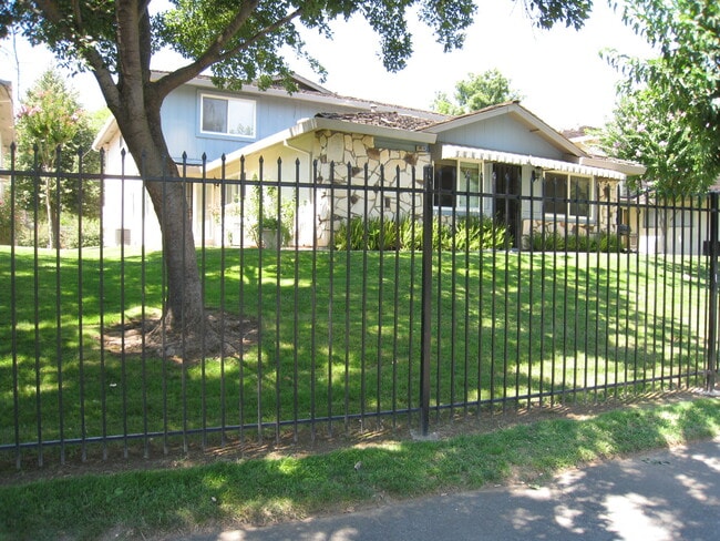 Building Photo - 2032 Benita Dr Unit 4