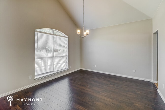 Photo - 911 Walters Dr